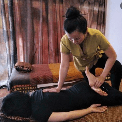 Traditionelle Thai Massage auf der Matte